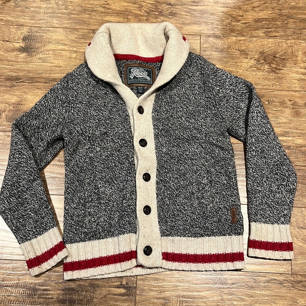 Roots Classic cottagecore button down 40%wool sweater